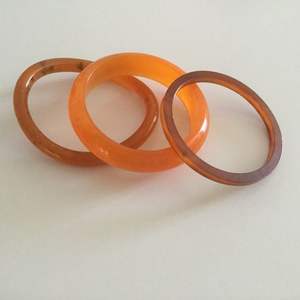 Bracelets Joncs Classiques Personnalisés en Résine de Haute Qualité pour Femmes et Joncs Faits Main, Artisanat Simple en Résine pour Femme - Product Image 3