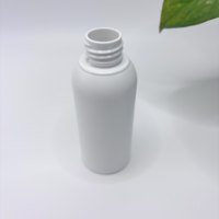 Bouteilles en PET blanches brillantes personnalisées en gros de 100/250 ml : contenants polyvalents pour les soins de la peau et les soins quotidiens pour l'emballage de marque