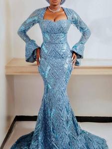 Vestido de Gala Romántico con Cuello Alto, Satén Vintage y Detalles Estampados para Fiestas Formales de Noche - Product Image 2