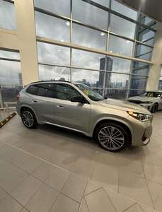 BMW X1 M35i 2024, boîte automatique, intérieur foncé, sièges en cuir, conduite à gauche/droite, voiture d'occasion, essence - Product Image 5