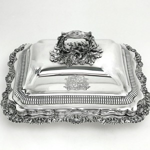 Casserole rectangulaire en argent avec motif floral gravé et poignée de couvercle Plat de service élégant pour les repas à la maison et les cadeaux - Product Image 5