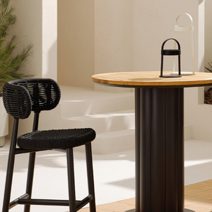 Silla alta de estilo europeo moderno hecha de ratán y madera, cómoda de usar en cafeterías y comedores, con un diseño estético. - Product Image 2