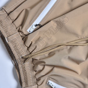 Pantalones de nieve Cargo de invierno beige personalizados de alta calidad con bolsillos utilitarios con cremallera, bucles de cinturón con cordón y rejillas de ventilación - Product Image 4