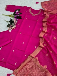 Fête traditionnelle de style indien du sud et fonction riche pour femmes Viscos spéciales Chanderi Kurti en soie cousu avec Dupatta - Product Image 5