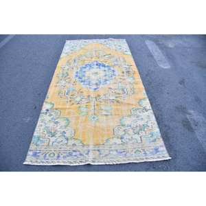 Tapis en laine turque vintage 4.4 'x 9' tissage plat classique en jaune et bleu pour décorations de salon ou de couloir - Product Image 1