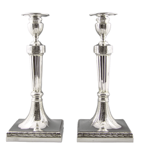 เชิงเทียนโลหะแกะสลักที่มีดีไซน์โค้งของเหลวและขัดเงาสำเนียงศิลปะสมัยใหม่สำหรับของขวัญและการตกแต่งภายใน - Product Image 4