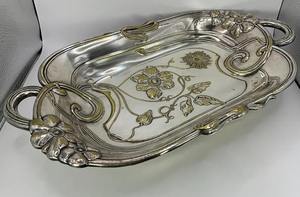 Plateau de service ovale en métal fini argenté avec poignées, design floral classique, parfait pour la maison, les fêtes et les occasions spéciales - Product Image 4