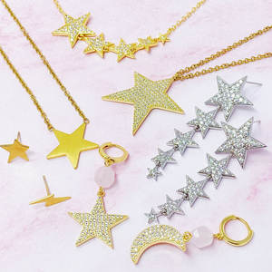 Orecchini Pendenti Vintage Trendy a Cinque Stelle con Perle e Diamanti Design Classico a Cerchio Floreale per Occasioni Religiose e Feste - Product Image 5