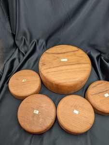 Bol en bois élégant |   Belle forme incurvée en bois naturel et poli, idéale pour la décoration rustique, le style de table et le service - Product Image 5