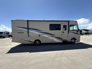 Autocaravana Usada Winnebago V-i-s-t-a 29V 2021, Ajustable, para Acampar, con Techo Elevable, Euro 6, para 4-6 Personas, Una Habitación, Refrigerador, Cocina - Product Image 3