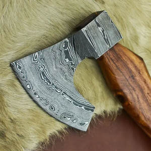 Hache de camping en acier de Damas, tête en acier à motif artisanal avec manche long en bois naturel pour la chasse, la survie et le bushcraft - Product Image 6