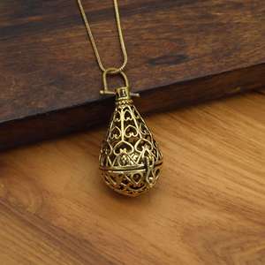 Collier médaillon style boule en filigrane doré, pendentif Bola bohème en laiton, cadeau pour elle - Product Image 3