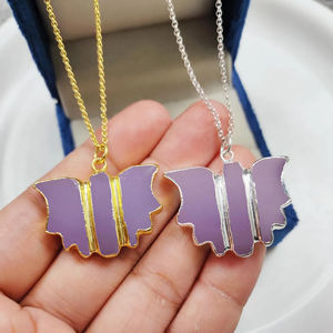 Calcédoine rose or plaqué chauve-souris animal pendentif à breloque collier 14K or plaqué bijoux en laiton en gros - Product Image 1