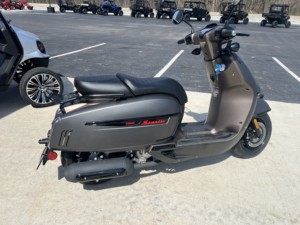 รถมอเตอร์ไซค์ทนทาน รุ่นปี 2025 Keewayy Sixties 300i พร้อมขาย มีการรับประกัน - Product Image 1