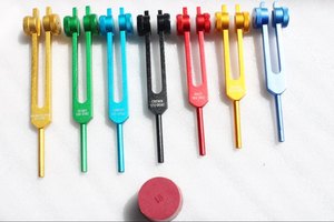 Juego de 8 Diapasones de Chakra con Peso para Terapia de Sonido, Sanación del Corazón, Tercer Ojo y Sacro - Product Image 4