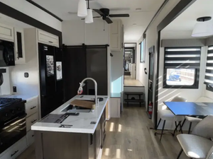 2025 2024 2026 S-t-a-r-c-r-a-f-t Solstice S-u-p-e-r L-i-t-e 28TSI Rvs Camper Motorhomes Travel Trailer - Product Image 6