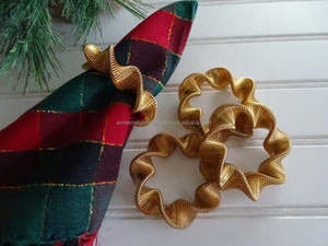 Anneaux de serviette en bois personnalisés de qualité supérieure Formes uniques Décor de table de mariage abordable Meilleure vente Anneaux de serviette en métal fini or - Product Image 2