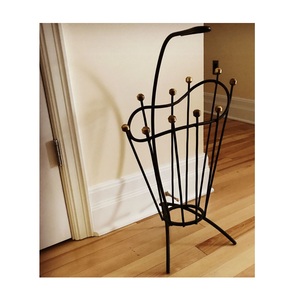 Base de parapluie décorative moderne en métal avec construction en acier durable, idéale pour les patios, les jardins, les balcons et les restaurants - Product Image 3
