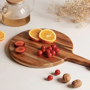 Planche à fromage et vin ronde en bois de teck est fabriqué à partir de bois de teck et présente une forme ronde avec une poignée Planche à découper Service en teck - Product Image 4