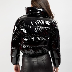 Vente en gros Veste bouffante crue en peau de mouton pour femmes, imperméable et écologique, col montant court, manches longues, poche zippée solide - Product Image 2