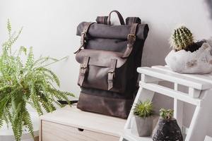 กระเป๋าเป้สะพายหลังผ้าใบหนังแท้มีสไตล์ สำหรับเดินทาง ท่องเที่ยว ทำงาน เรียน หรือเดินป่า ใช้ได้ทั้งชายและหญิง ทนทาน มีหลายช่องใส่ของ ความจุขนาดใหญ่ - Product Image 6