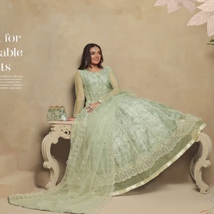 Soldes Exceptionnelles : Ensemble Lehenga Choli Prêt-à-Porter Original Motis Fashion pour Femmes Indiennes et Pakistanaises, Tenue de Soirée en Organza - Product Image 5