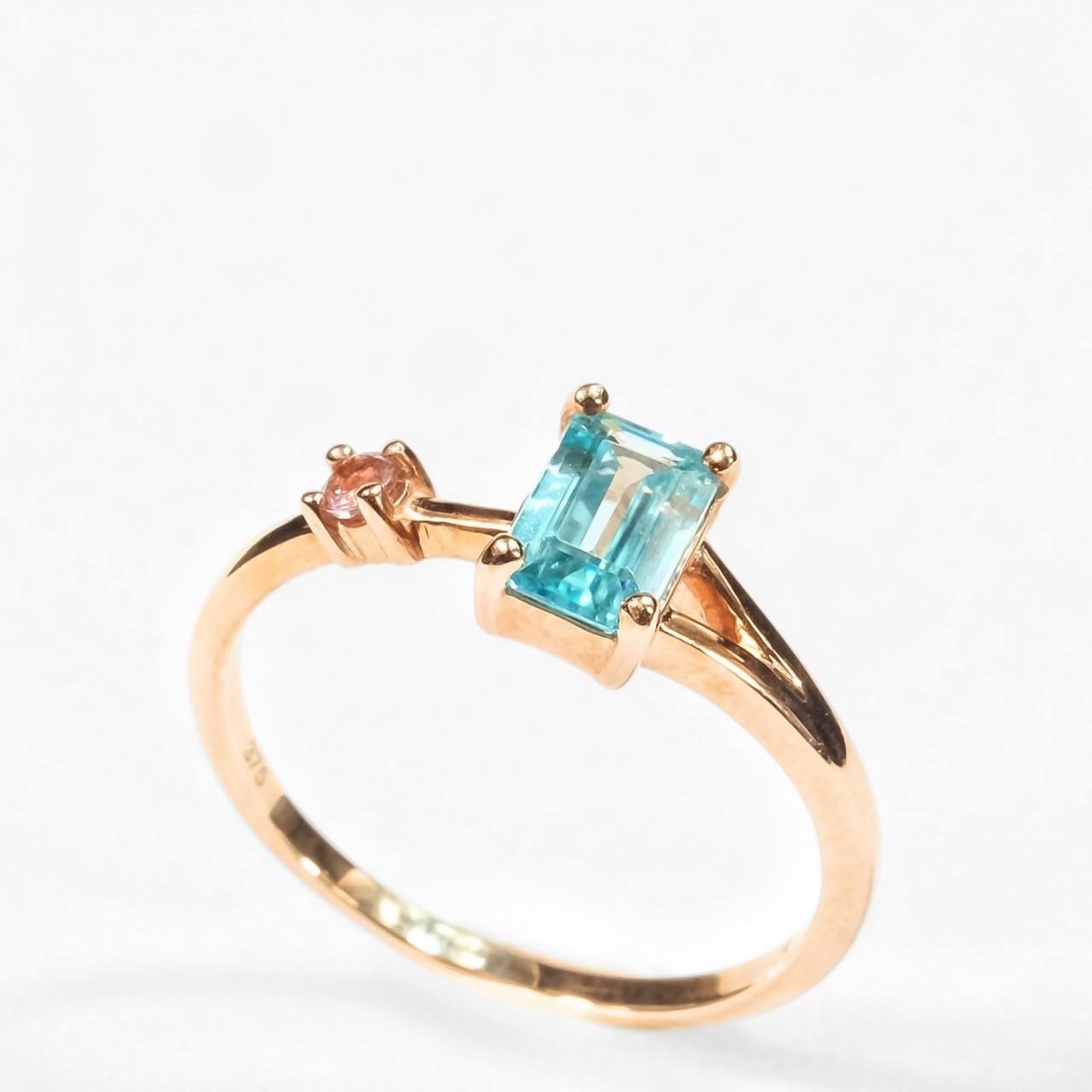 บุษราคัมสีฟ้าและไพลินสีชมพู