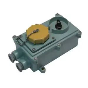Industri Luar Ruangan Tahan Air IEC Plug Soket dan Wadah DENGAN Perangkat Interlock 2 Pin