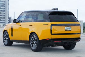 รถยนต์ Range Rover P400 SE ปี 2024 สภาพดีเยี่ยม เครื่องยนต์ 6 สูบ 395 แรงม้า ระบบขับเคลื่อนสี่ล้อ พร้อมชุดแต่งภายนอกแบบ Tow and Shadow - Product Image 3