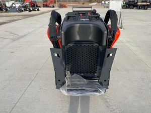 Oferta Especial: Minicargadora de Orugas Kubota SCL1000 de Alta Resistencia y Bajo Costo para Jardinería y Construcción, Aprobada por EPA/CE, Entrega Rápida - Product Image 3