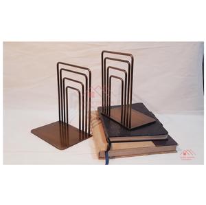 Sujetalibros de Metal Recién Llegados, Acabado Antiguo de Latón, Diseño Único, Escultura de Sujetalibros - Product Image 3