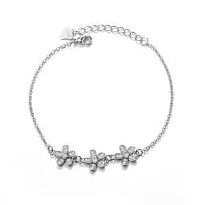 Bracciale Regolabile in Oro 14K con Cristalli a Forma di Fiore, Elegante Stile Potente, Braccialetti con Cristalli - Product Image 2