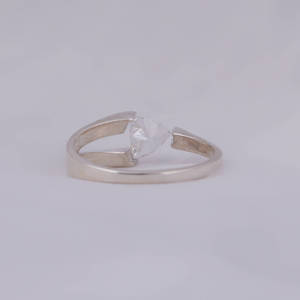 Anillo de compromiso con corte trillón y tallo dividido de un solo lado, con diamante pequeño cultivado en laboratorio, oro macizo de 18 quilates, certificado IGI, engaste pavé 0.5-0.75 - Product Image 4