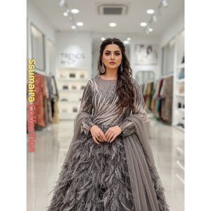 Trends by Cp présente une robe formelle Anarkali de designer pakistanais |   Robe longue lourdement brodée avec dupatta - Product Image 5