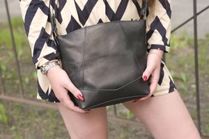 Vente en gros de sacs fourre-tout en cuir véritable sacs à main à bandoulière mode pour femmes sacs à main avec lanière en cuir pour dames - Product Image 5