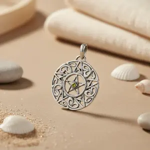 Collar con Colgante de Pentagrama de Plata 925 para Mujer con Gema Verde, Accesorio de Moda - Product Image 2