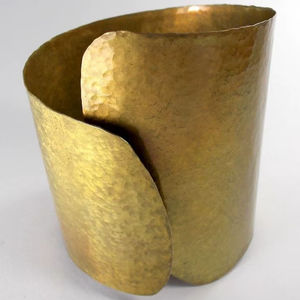 Royal Hammer Design Brass Heart Cut Round <b>Charm</b> Trendy Bangle <b>Bracelet</b> Set Women's Jewelry Gift Fashion Accessory Handmade - Product Image 1