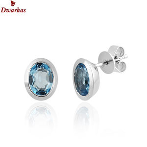Boucles d'oreilles élégantes au design classique, en argent sterling 925, avec pierre précieuse ovale en topaze bleue, pour la fabrication en gros et l'exportation - Product Image 1