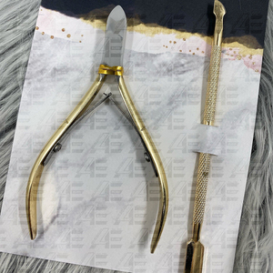 ENSEMBLE de 2 pinces à cuticules professionnelles en acier inoxydable et kit de préparation de poussoir pour les ongles à presser en gros 2025 - Product Image 1