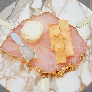 Plato de resina de diseño hecho a mano, diseño elegante, perfecto para entretener a los invitados, bodas o decoración festiva del hogar - Product Image 1