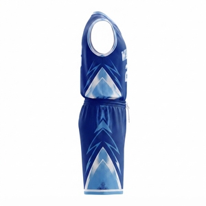 Uniforme de basket-ball élégant fabriqué avec un matériau léger et respirant assurant flexibilité, confort et confiance tout au long de la tenue. - Product Image 2