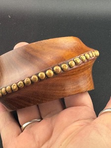 Brazalete de Madera Moderno Hecho a Mano por FAIZA CRAFT, en Varios Colores, Fabricado en India - Product Image 2