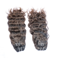 Cheveux indiens vierges non traités à 100 %, ondulations bouclées, cuticules alignées, tissage double trame à la machine et extensions à clips