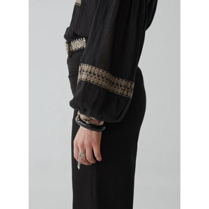 Blusa Tina - Blusa de Lujo Vintage con Bordado Floral en Chifón/Seda Tejida, Talla XL, Holgada, con Solapa Bordada en Color Carbón, para Otoño y Primavera - Product Image 5