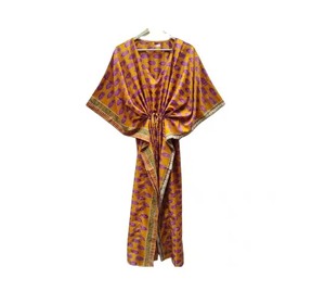 Caftan en soie imprimé de créateur Caftan Floral rouge Kaftan Beach Gift Maxi Dress Kaftan fait main pour les femmes Beach Wear - Product Image 1