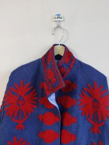 Veste indienne réversible faite à la main 2025, brodée de motifs floraux Suzani, en coton 100%, doublure en laine imprimée pour l'hiver, vente en gros - Product Image 4