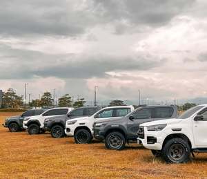 2021/2025 precio barato Toyotta Hilux doble cabina bastante usado volante a la izquierda derecha pedido a granel disponible - Product Image 6