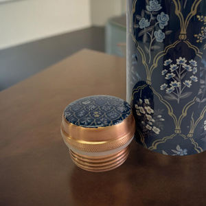 Bouteille d'eau consciente de santé en cuivre pur fini brillant 950ML conception imprimée en émail pour les cadeaux de mariage de bureau d'école de yoga de gymnase - Product Image 3