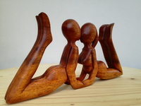 Statue de couple abstraite romantique en bois en forme de cœur, faite à la main, de haute qualité, écologique et durable, style Art Déco