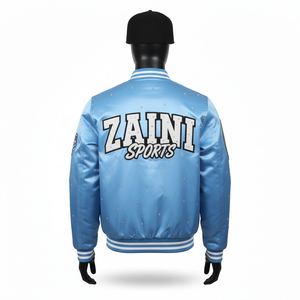 Chaqueta Universitaria de Satén de Alta Calidad, 220 g/m², Tela Suave y Brillante, Color Azul Claro, Diseño de Logotipo Personalizado Bordado, Chaqueta de Satén para Hombre - Product Image 4